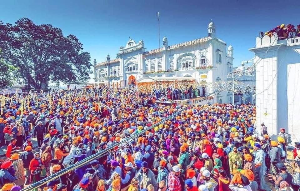 Hola Mohalla history